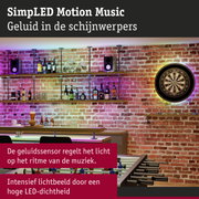 Bar met rode bakstenen muur, LED-verlichting en dartbord voor sfeervolle lichtaccenten
