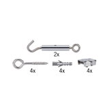 Set van verchroomde metalen haken, pluggen en spanners voor stevige bevestiging.