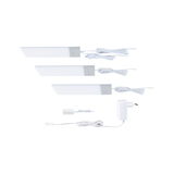 Drie witte LED-onderbouwlampen met zilverkleurige aluminium behuizing en adapter voor keukenverlichting