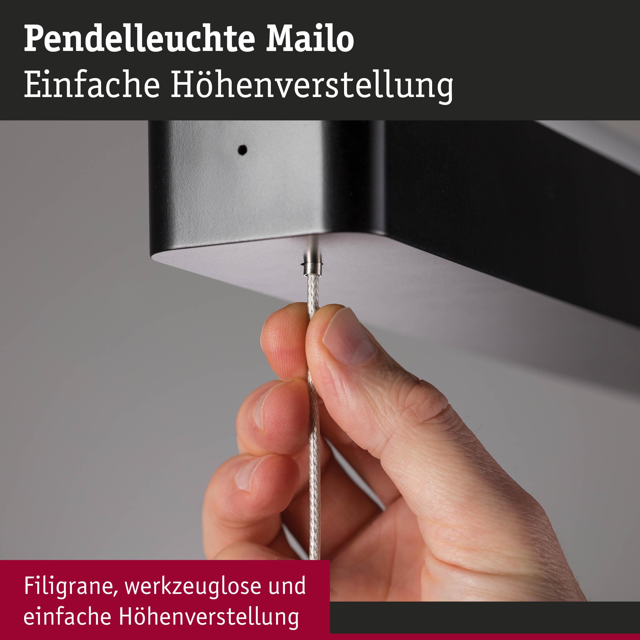 Hand justiert filigranes Seil zur werkzeuglosen Höhenverstellung der schwarzen Pendelleuchte Mailo