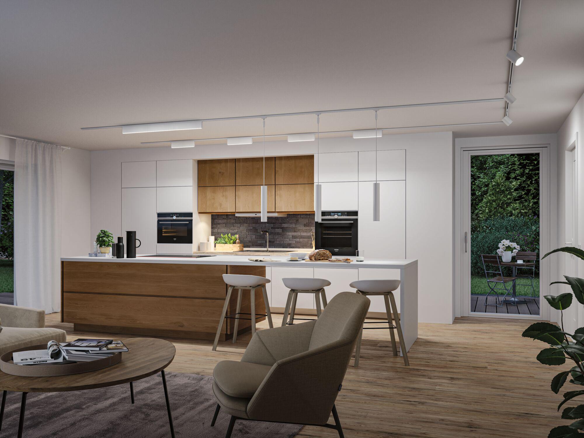 Moderne weiße und holzfarbene Küche mit minimalistischer LED-Deckenbeleuchtung und Kücheninsel