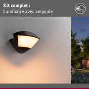 Applique murale extérieure noire avec lumière blanche chaude sur mur blanc, éclairage de jardin moderne