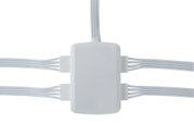 Boîtier de jonction en plastique blanc avec plusieurs connexions de câbles pour systèmes d'éclairage LED