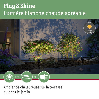 Éclairage LED Plug & Shine blanc chaud illuminant des arbustes verts à fleurs roses en extérieur