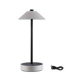 Moderne Tischleuchte mit grauem Leder-Schirm und Sockel, schwarzem Metallstiel und USB-Kabel für LED-Beleuchtung