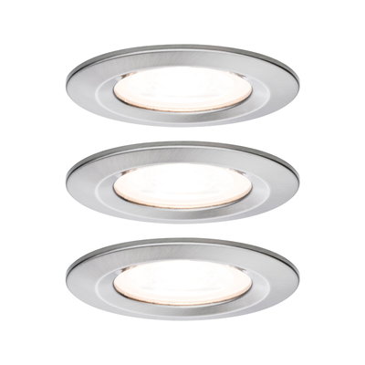 Trois spots encastrés ronds en aluminium brossé avec lumière LED blanc chaud pour intérieur