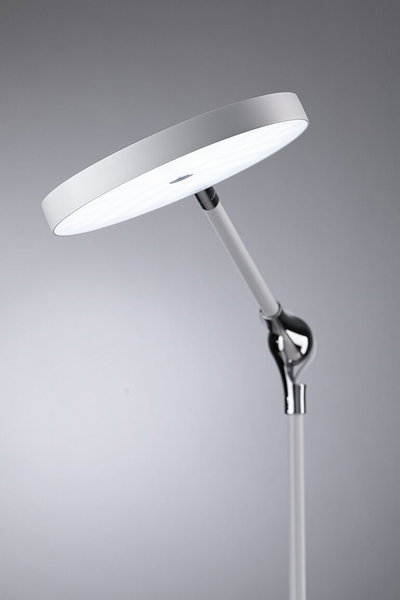 Moderne witte LED-vloerlamp met ronde lichtkop en verstelbare metalen en kunststof arm voor woonruimtes.