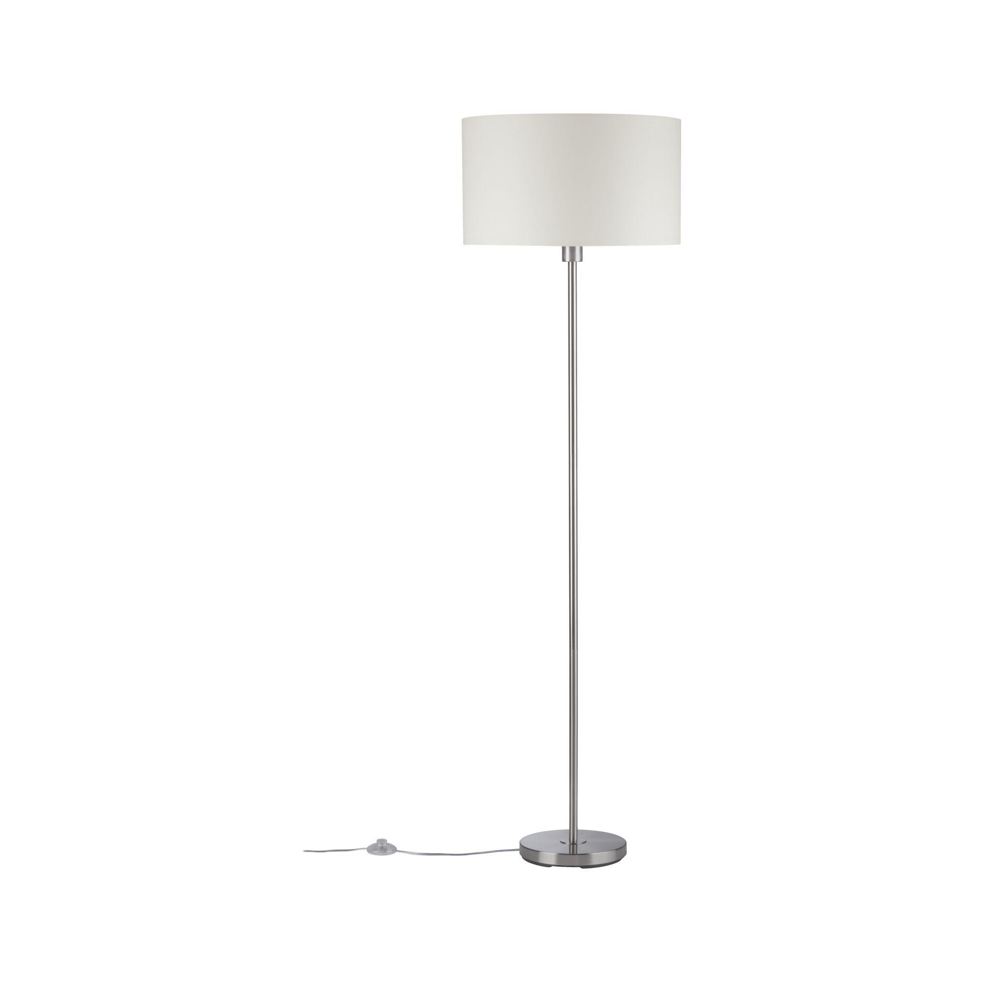 Lampadaire avec abat-jour en tissu blanc et base en métal brossé pour éclairage moderne