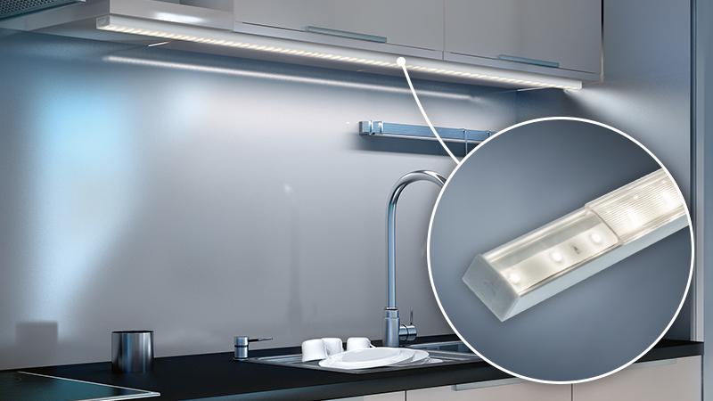 LED Profil Square Square Profil am Unterschrank in der Küche