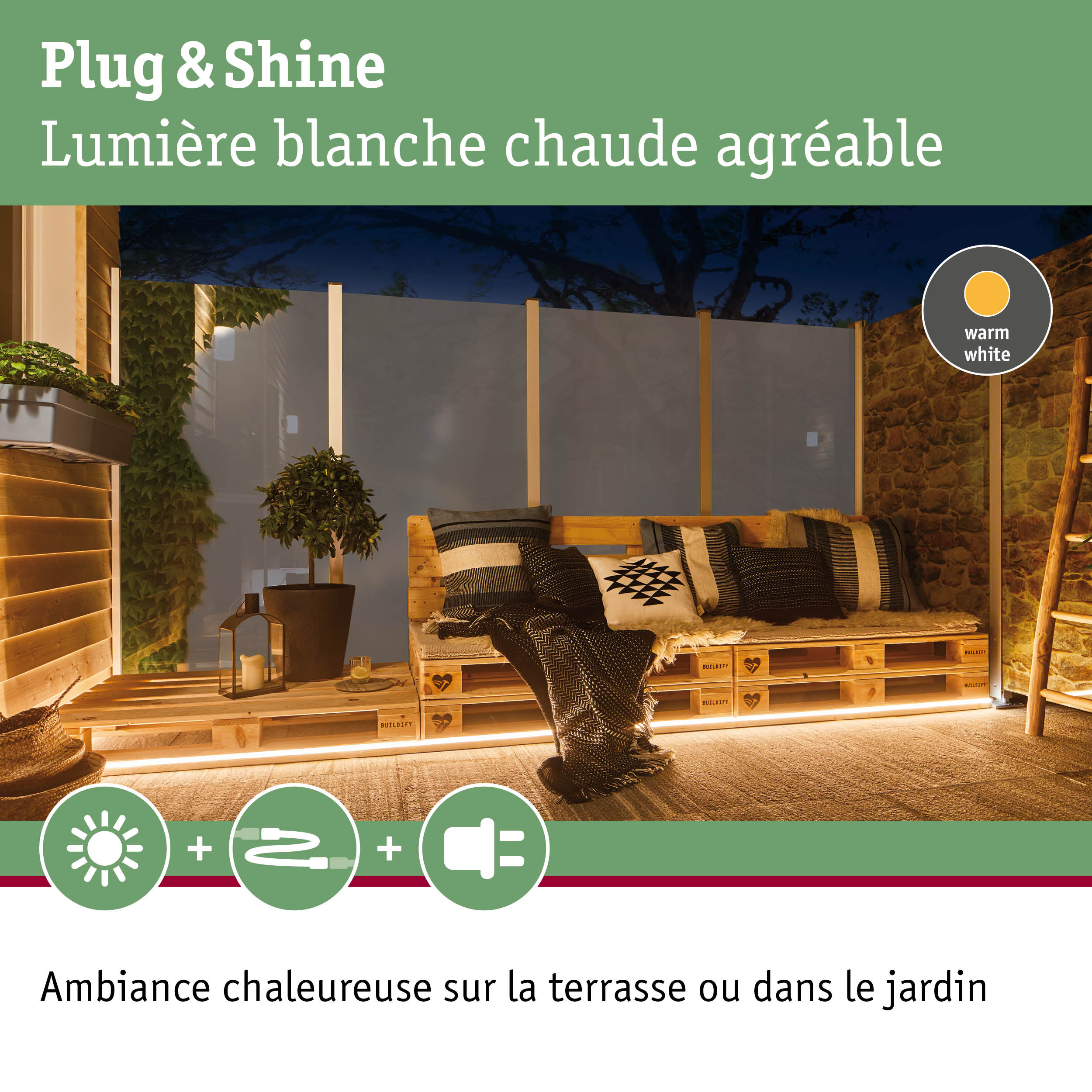 Terrasse chaleureuse avec éclairage LED blanc chaud et banc en palettes en bois pour extérieur