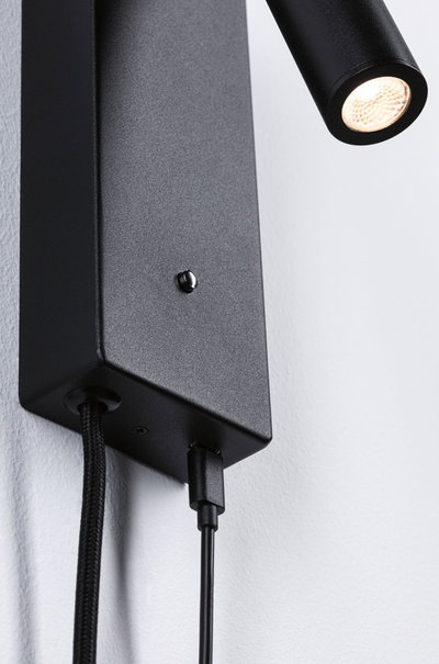 Zwarte metalen LED-wandlamp met flexibele kop en stoffen kabel voor moderne binnenverlichting