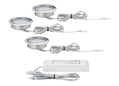 Drei runde LED-Einbauleuchten aus gebürstetem Edelstahl mit Kabel und weißem Treiber für Wohnraumbeleuchtung.
