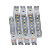 Flexibler LED-Streifen mit warmweißen LEDs auf silberner Platine für moderne Lichtakzente