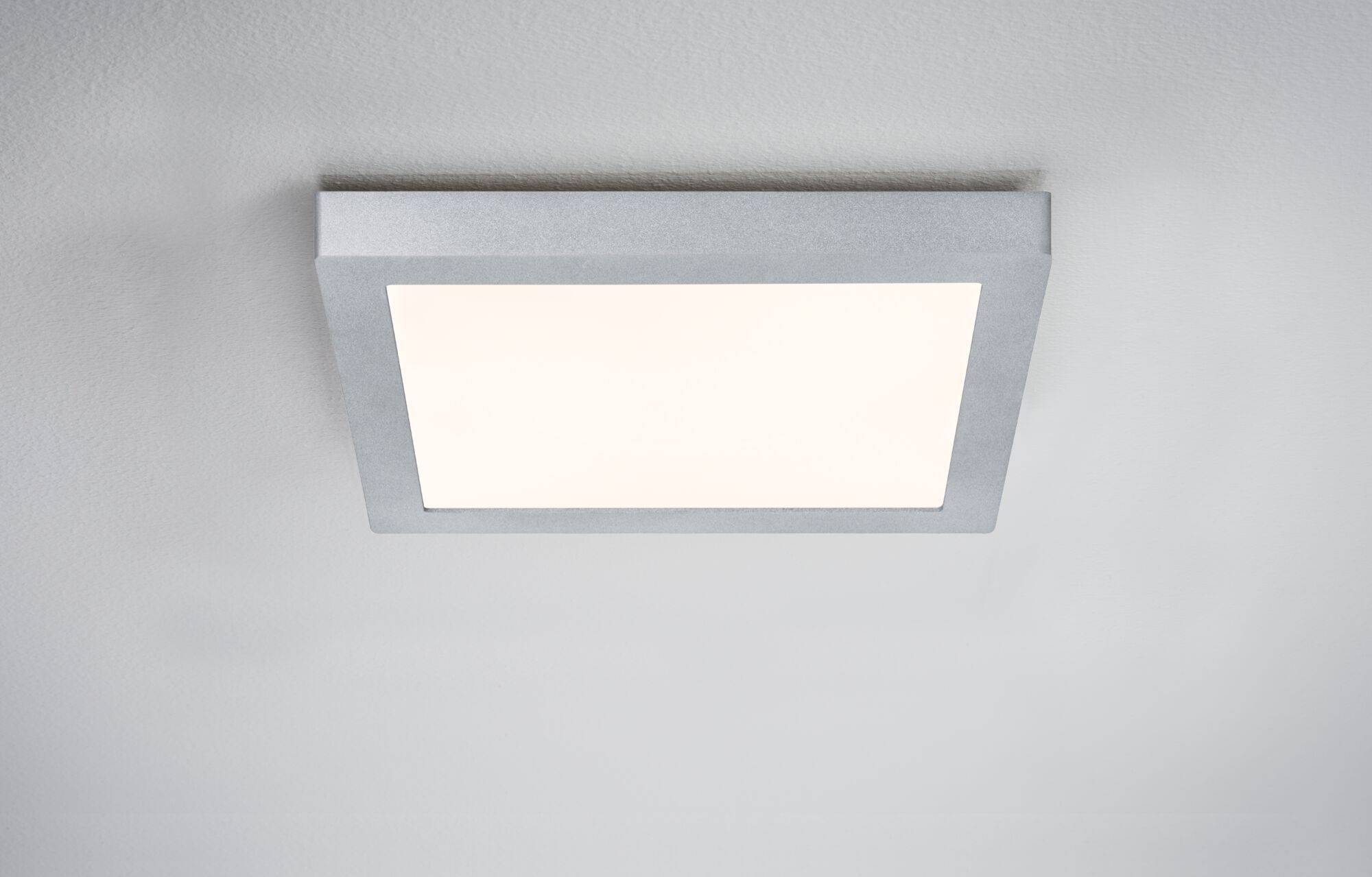 Quadratische Deckenleuchte aus silbernem Aluminium mit warmweißem LED-Licht für Wohnräume