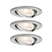 Drei runde Einbaustrahler aus gebürstetem Aluminium in Silber mit warmweißem Licht