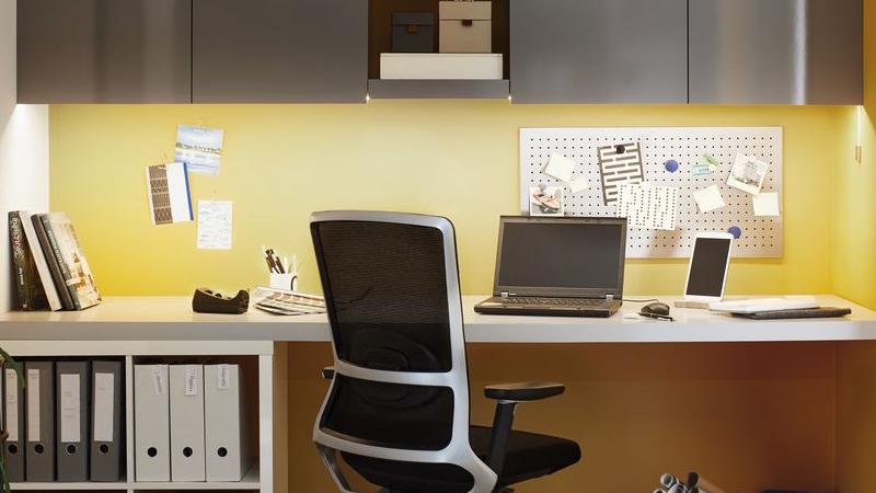 Arbeitszimmer mit Büroleuchten Büroleuchten