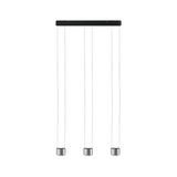 Moderne hanglamp met drie lichtpunten van geborsteld zilverkleurig aluminium voor woonruimtes.