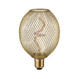 Guld LED-pære med spiralformet filament og dekorativt metalnet til elegant belysning