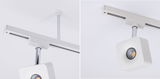 Moderne witte metalen LED-plafondspot met vierkant ontwerp en railsysteem voor accentverlichting