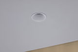 Spot encastré blanc en plastique intégré au plafond pour éclairage intérieur moderne
