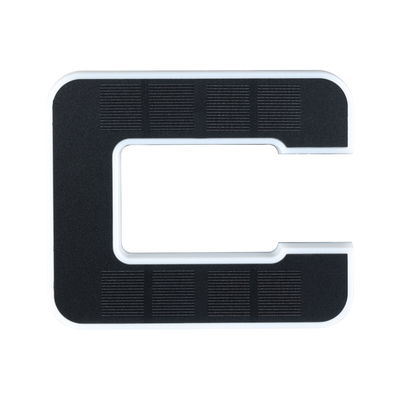 Tapis antidérapant noir avec cadre blanc en forme de C pour une prise sûre et protection.