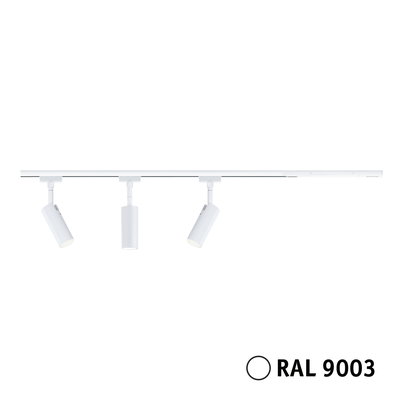 Tre hvide LED-spotlights på hvid skinne i RAL 9003 til fleksibel rumbelysning