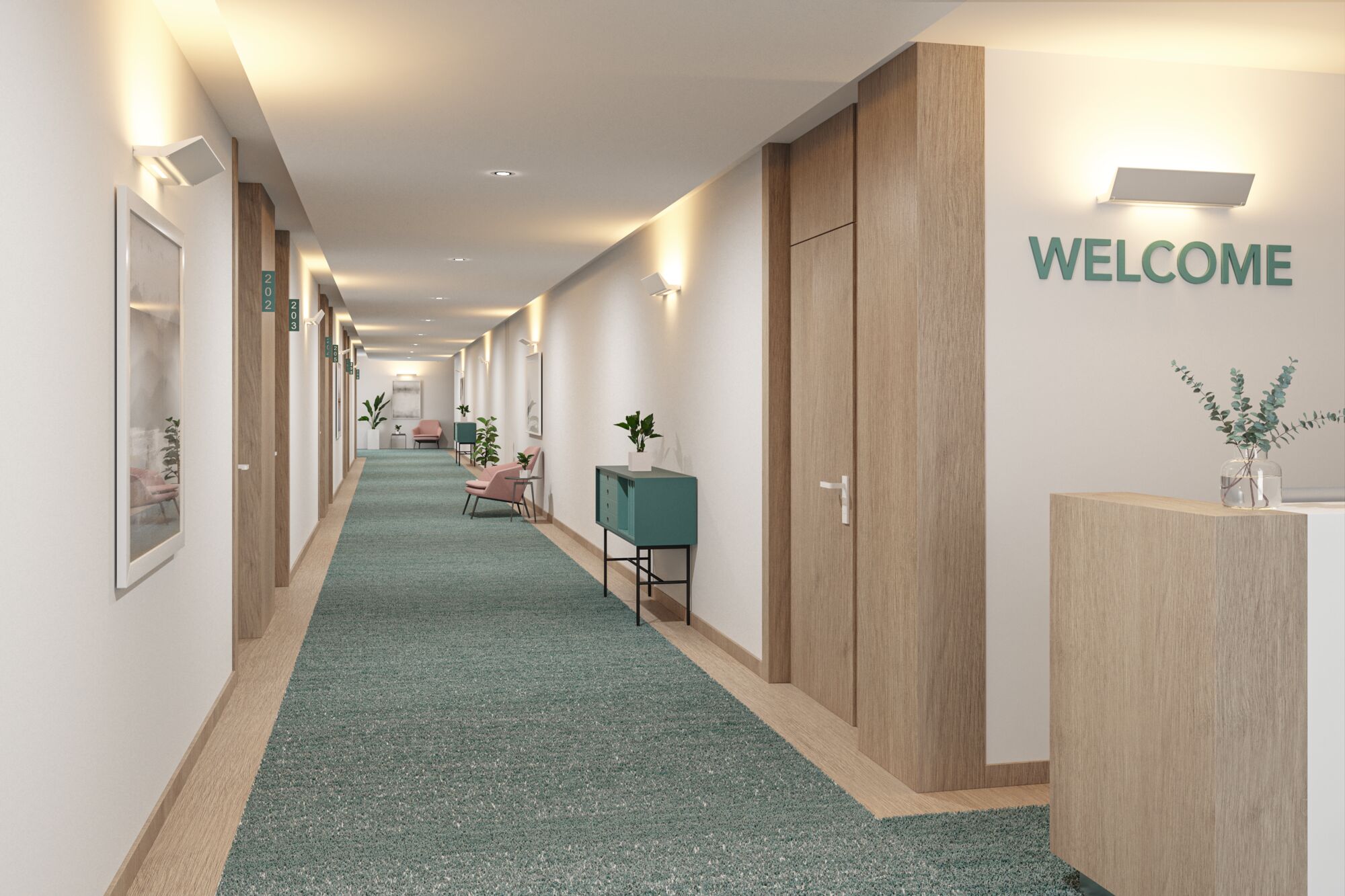 Moderne gang met groene loper, houten bekleding en witte wandlampen voor hotelverlichting.