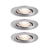 Trois spots encastrés ronds en aluminium brossé argenté avec lumière blanche chaude pour intérieur