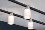 Moderne loftlampe med tre hvide glaslamper på sort skinne til stilfuld belysning