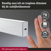 Zilverkleurige aluminium wandlamp met sensor en geheugenfunctie, dimbaar voor moderne binnenverlichting