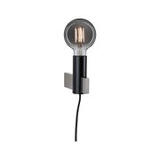 Moderne Wandlampe mit schwarzem Metallhalter und sichtbarer Glühbirne für stilvolle Beleuchtung