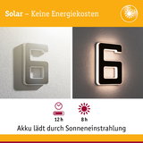 Solarbetriebene Hausnummer 6 aus Kunststoff in Weiß mit LED-Beleuchtung und Akku für 12 Stunden Laufzeit