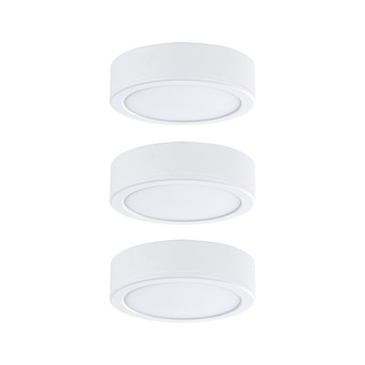 Drei runde weiße LED-Deckenleuchten aus Kunststoff für moderne Innenbeleuchtung