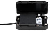Boîtier en plastique noir avec couvercle ouvert et connexion câble pour câblage électrique.
