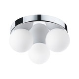 Loftlampe med tre hvide glasglobuser og krommet metalring til moderne belysning