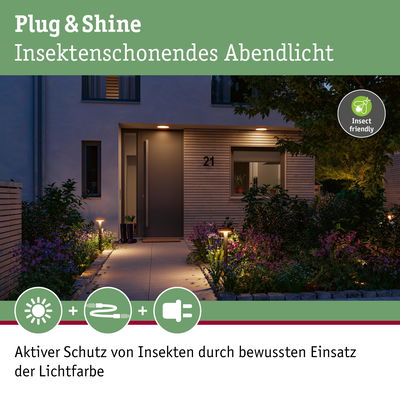 Insektenschonendes Abendlicht mit warmweißen Gartenleuchten am Hauseingang für sanfte Außenbeleuchtung