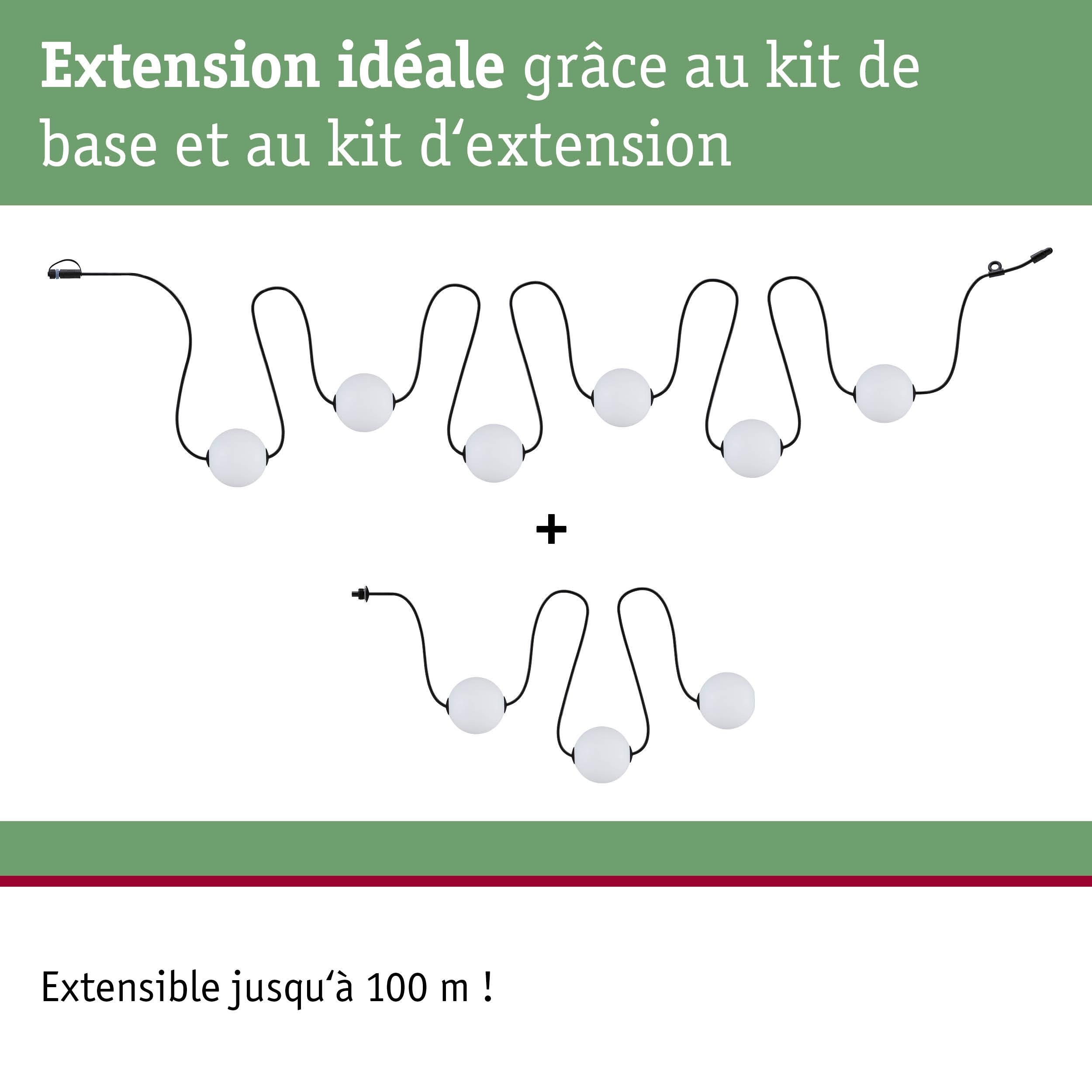 Guirlande LED extensible avec boules blanches et câble noir, jusqu’à 100 mètres de longueur.