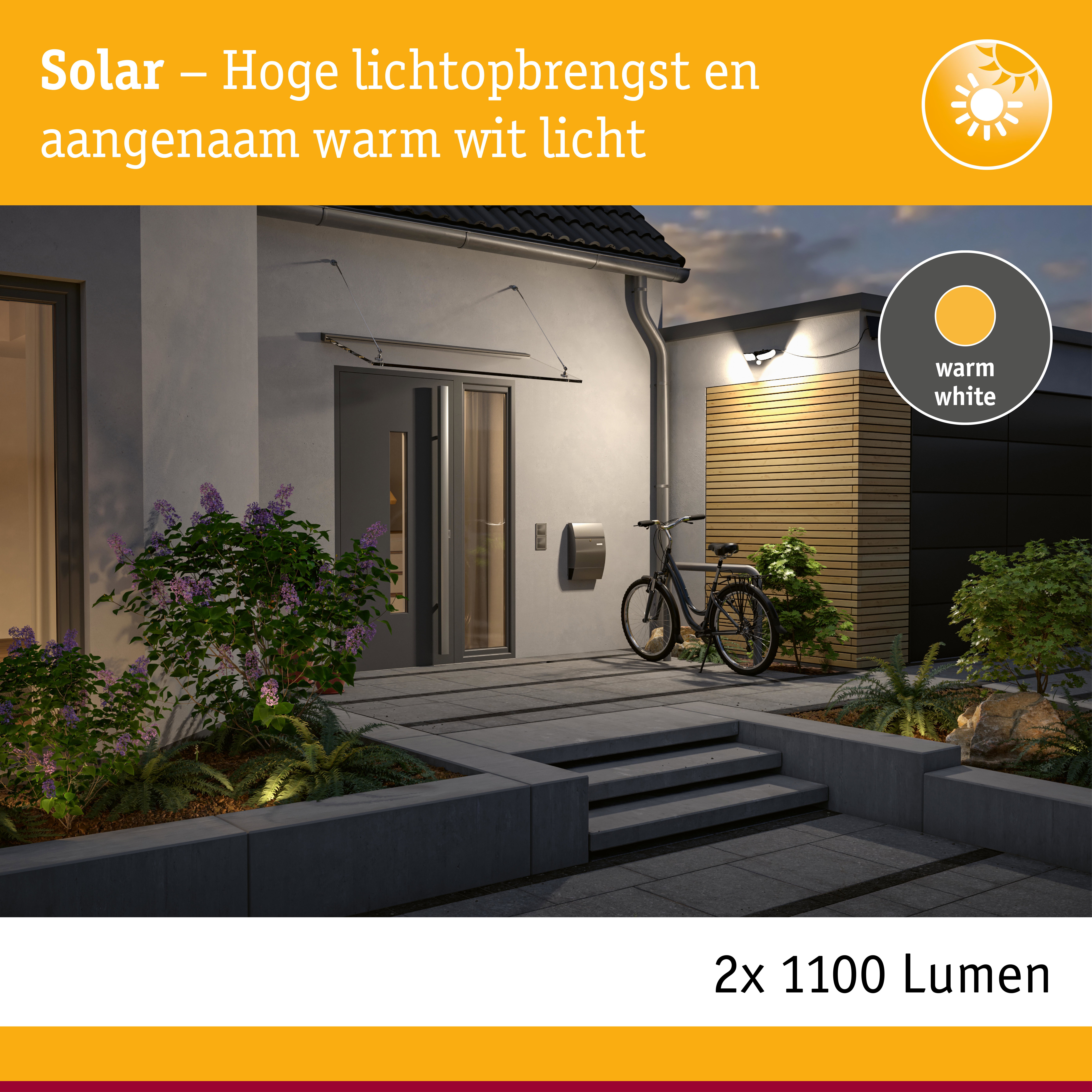 Huisgevel met moderne buitenverlichting in warm wit licht en zonne-energie
