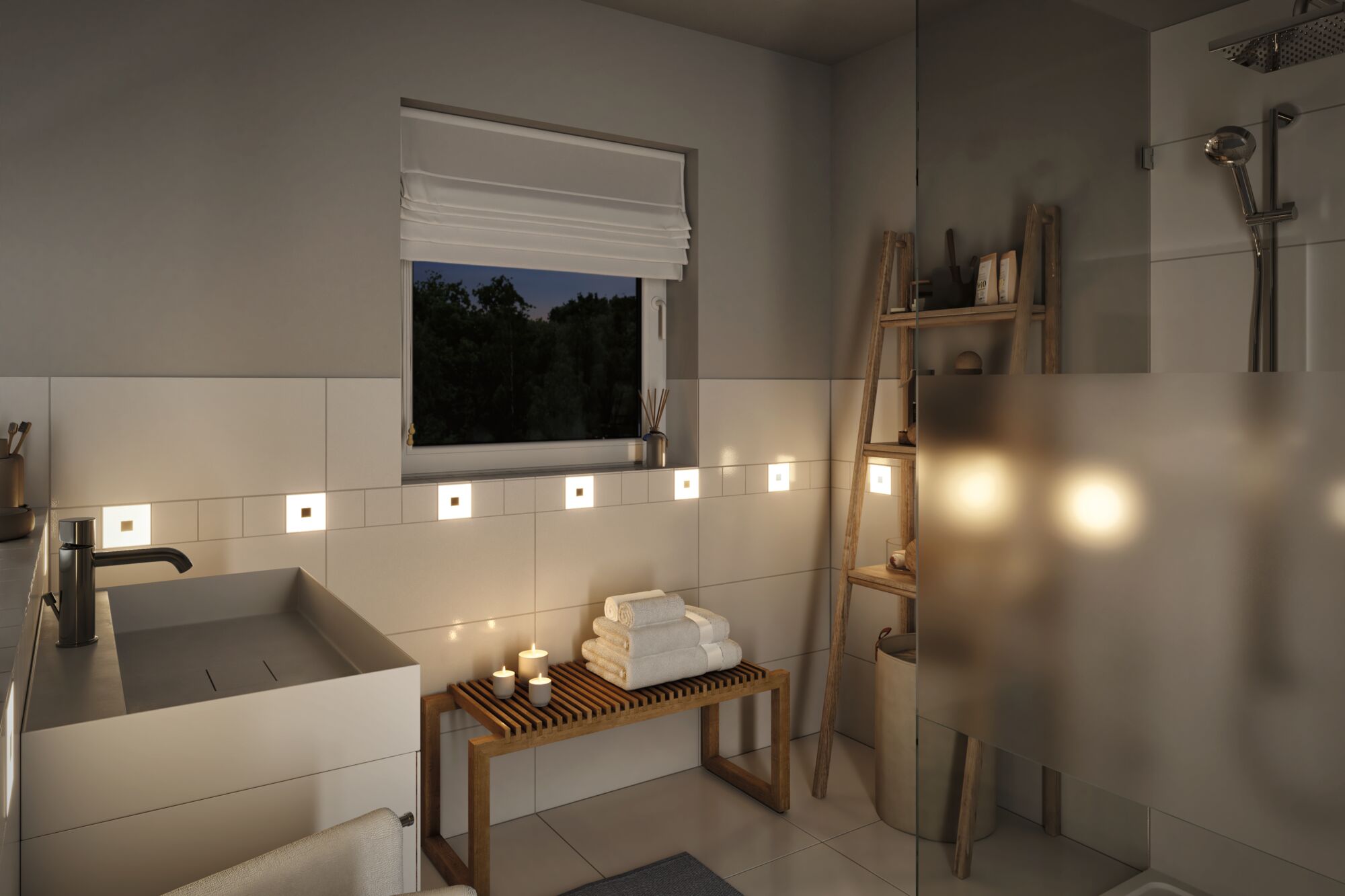 Modernes Badezimmer mit weißen Wandfliesen und warmweißen LED-Wandlichtern für stimmungsvolle Beleuchtung