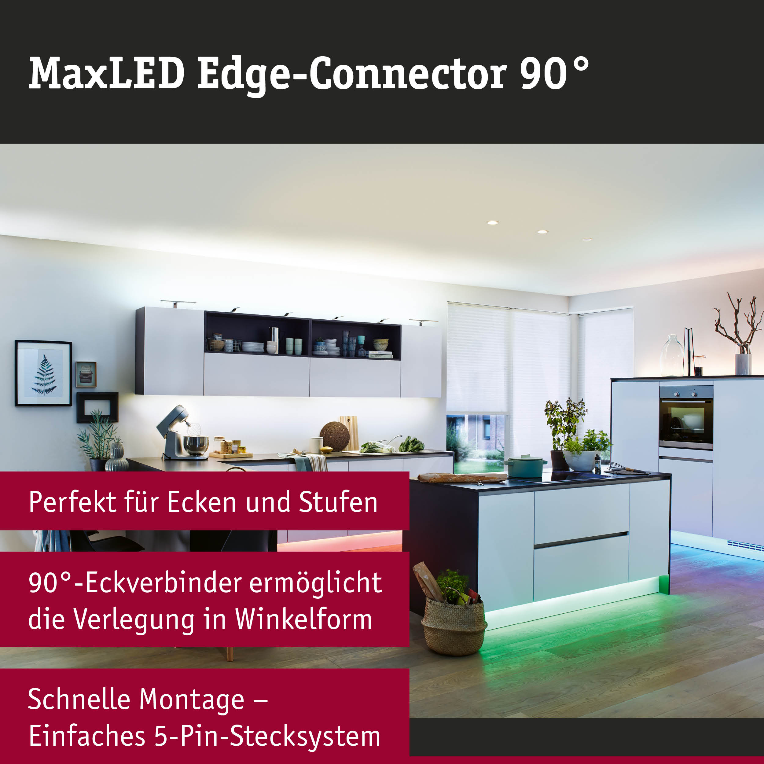 Moderne Küche mit LED-Beleuchtung unter der Arbeitsplatte in Weiß und Schwarz mit grünem Lichtakzent