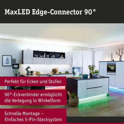 Moderne Küche mit LED-Beleuchtung unter der Arbeitsplatte in Weiß und Schwarz mit grünem Lichtakzent