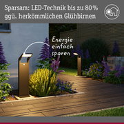 Moderne LED-Außenleuchten in Schwarz beleuchten Gartenweg mit energieeffizienter Technik