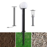 Drie moderne buitenlampen in zwart en grijs met verschillende ontwerpen voor tuin- en padverlichting.