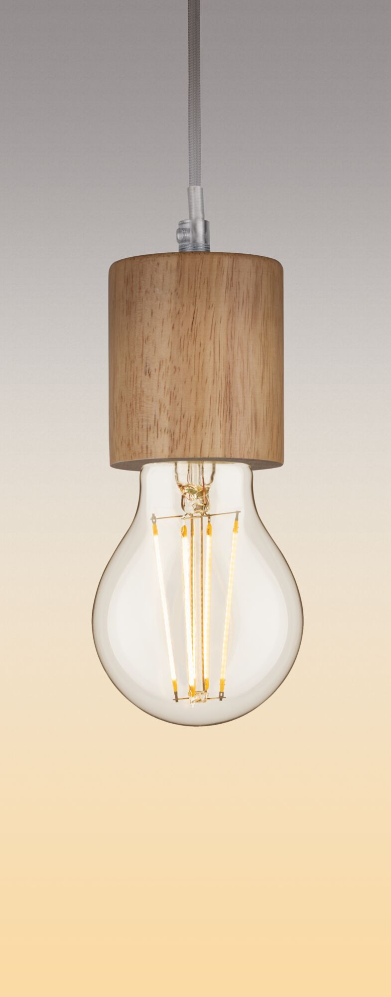 Hängelampe mit Holzfassung und klarer LED-Glühbirne für warmes Licht im modernen Wohnraum