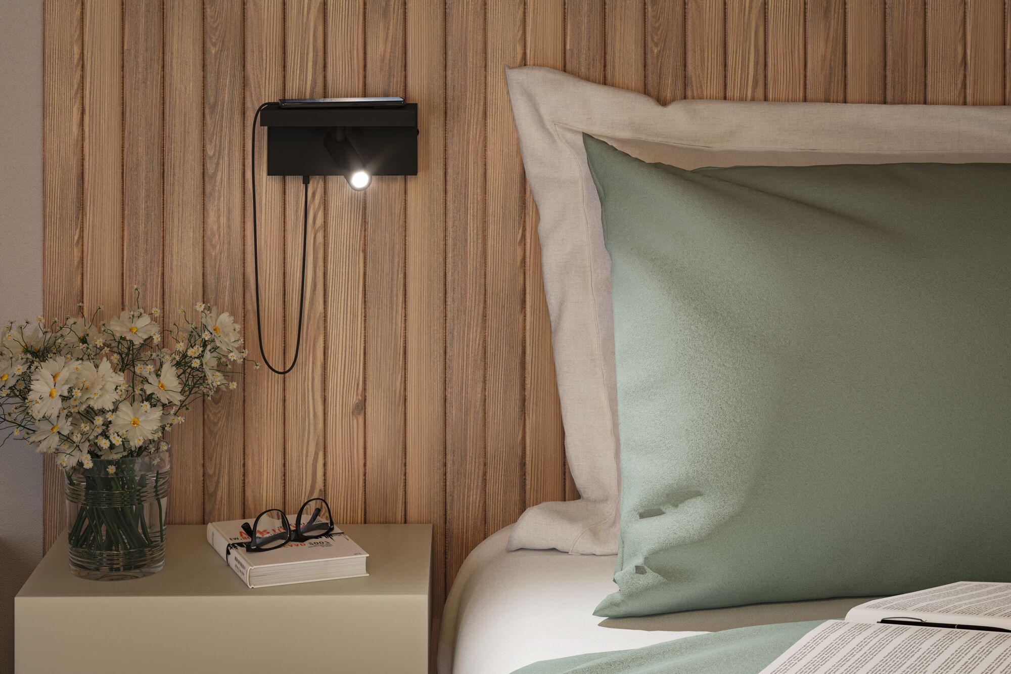 Schwarze LED-Wandleuchte mit Leselicht an Holzpaneel über Nachttisch mit Buch und Brille