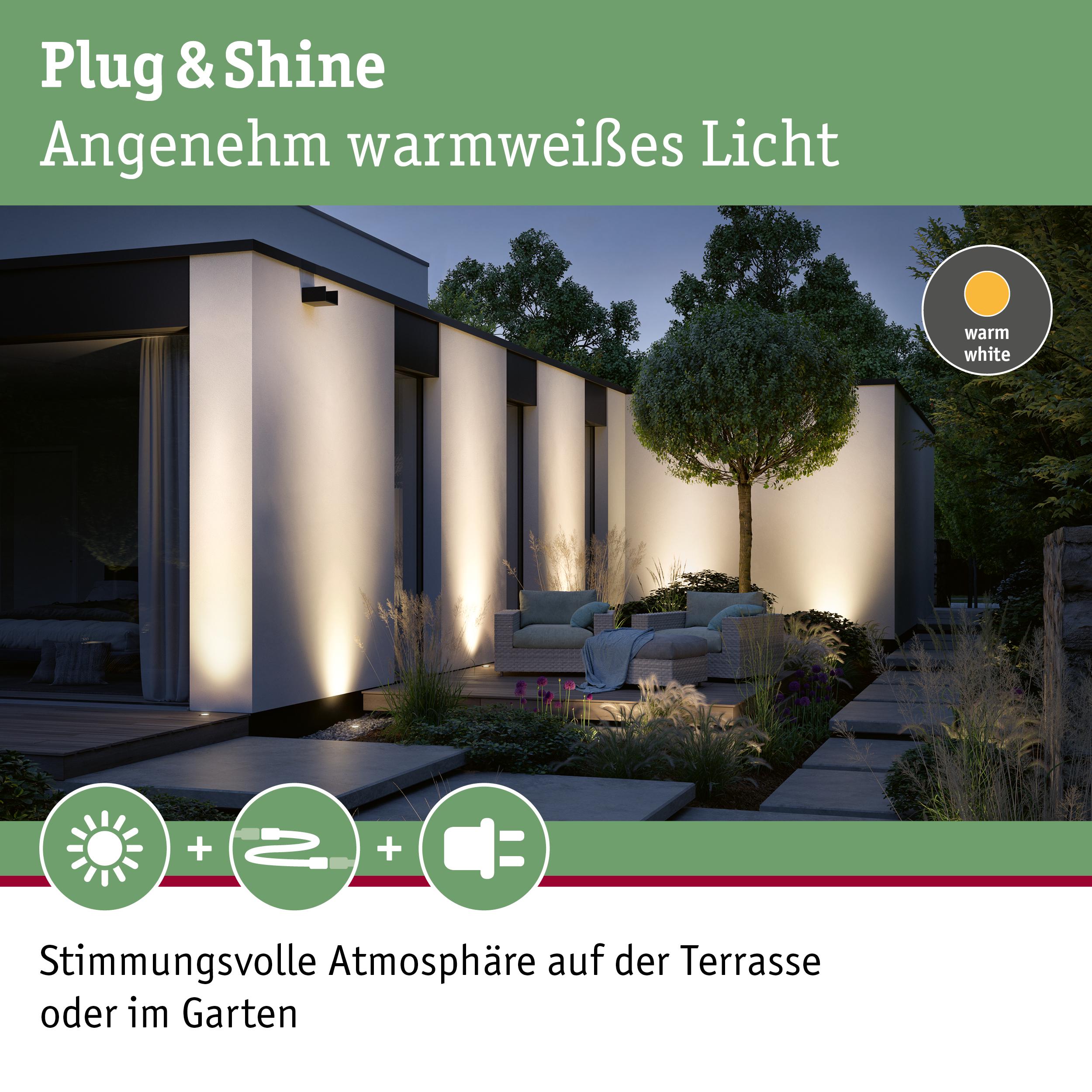 Moderne Außenbeleuchtung mit warmweißem Licht an Hauswand schafft stimmungsvolle Terrasse und Gartenatmosphäre