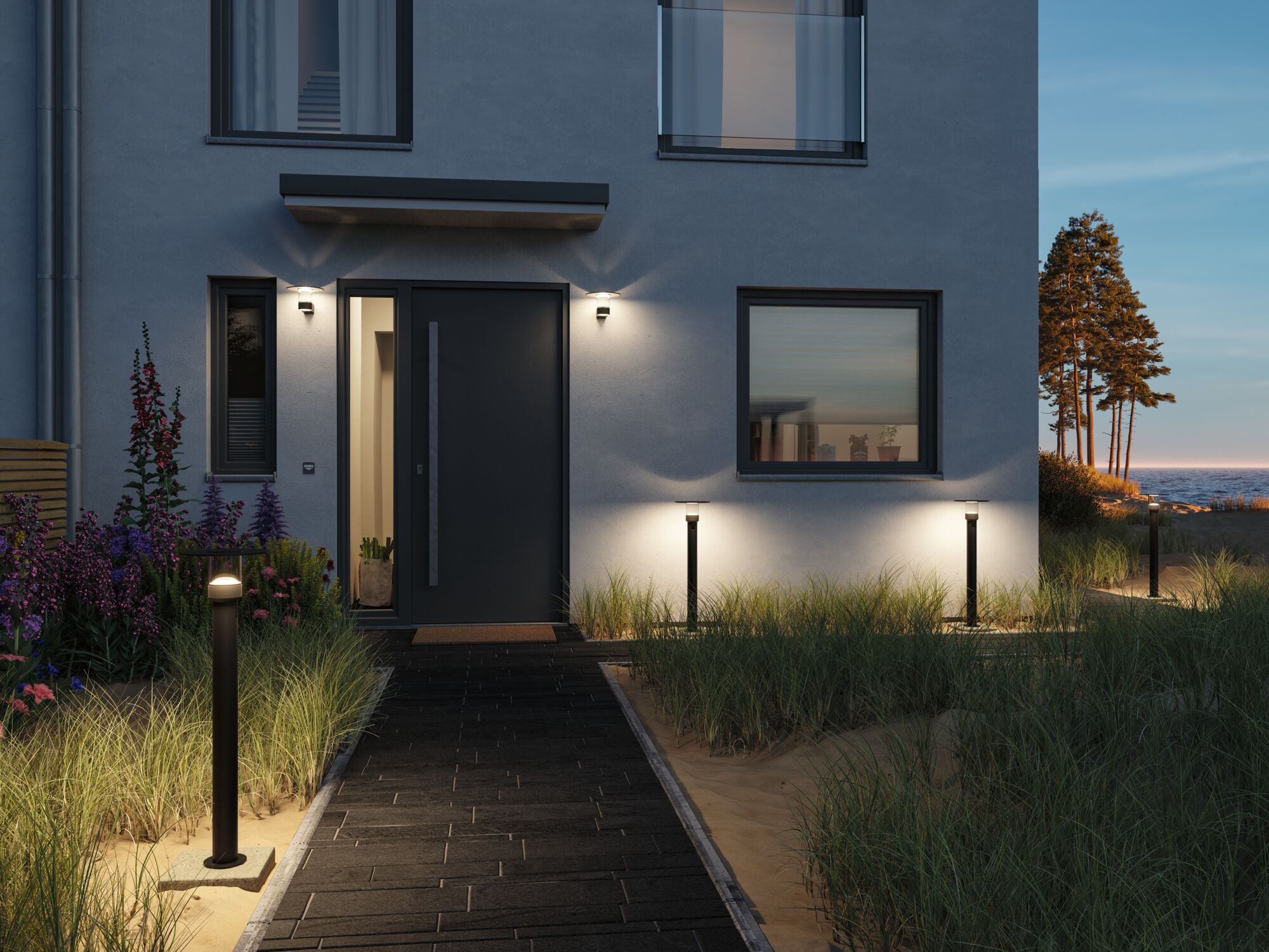Moderne Außenbeleuchtung mit schwarzen LED-Wegeleuchten und Wandlampen an Haus mit dunkler Tür.