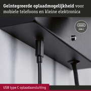 Zwarte USB-C oplaadpoort geïntegreerd voor mobiele telefoons en kleine elektronica