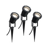 Drei schwarze LED-Gartenstrahler mit Erdspieß aus Metall für Außenbeleuchtung und Gartenakzente