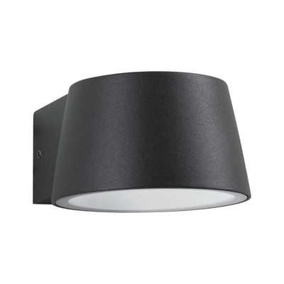 Schwarze Wandlampe aus Metall mit rundem, weißem Diffusor für moderne Außenbeleuchtung